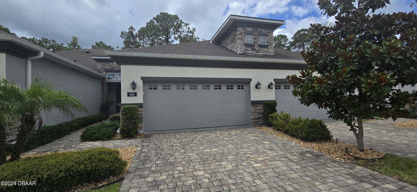 848 Aldenham Ln in Ormond Beach, FL - Foto de edificio