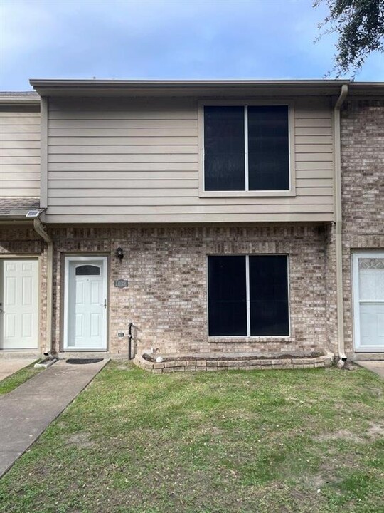 1029 Birnham Woods Blvd in Pasadena, TX - Building Photo