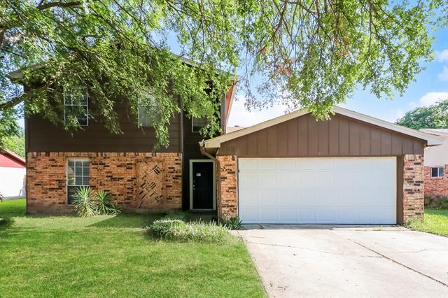 830 Frances Dr in Grand Prairie, TX - Building Photo