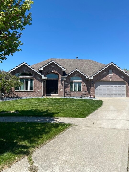 9266 Maura Ct in Frankfort, IL - Building Photo