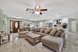 6180 30th Ct S in St. Petersburg, FL - Building Photo - Building Photo