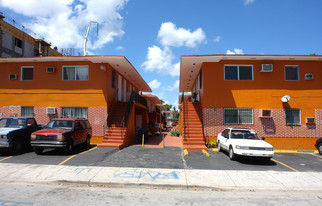 2137 NW 18th Ter Apartamentos