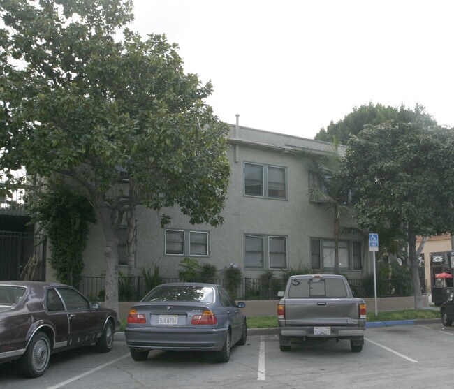 226-248 Gaviota Ave E in Long Beach, CA - Foto de edificio - Building Photo