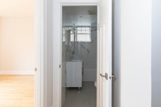 Pickwick Arms in Westmount, QC - Building Photo - Building Photo