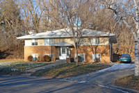 4557 Madison St NE in Columbia Heights, MN - Foto de edificio - Building Photo