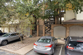 Croix Condominiums in Austin, TX - Building Photo - Building Photo