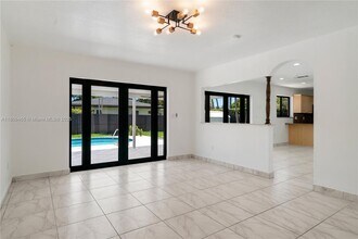 9200 SW 62nd St in Miami, FL - Building Photo - Building Photo