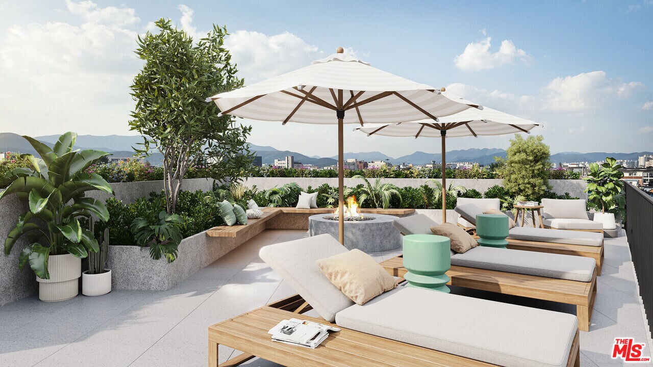 1500 S Barrington Ave in Los Angeles, CA - Building Photo