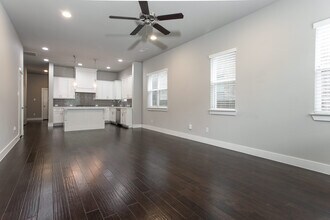 212 Wimberly Street in Fort Worth, TX - Foto de edificio - Building Photo