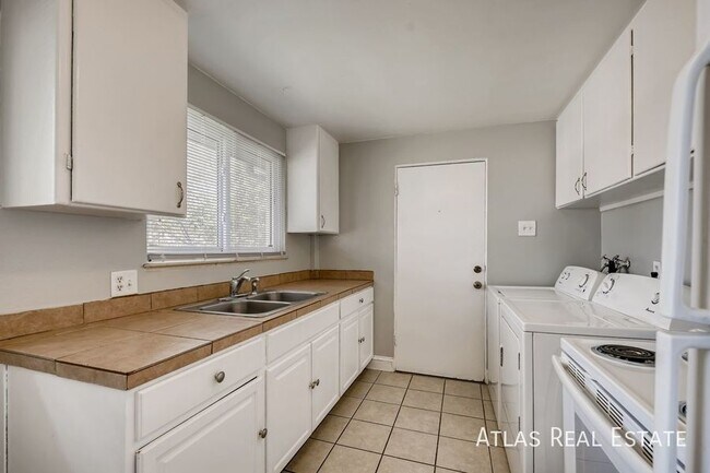1379 Lansing St in Aurora, CO - Building Photo - Building Photo
