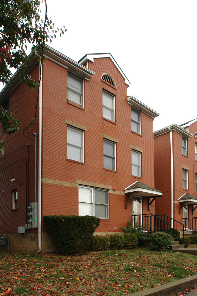 906-908 S 6th St in Louisville, KY - Foto de edificio - Building Photo