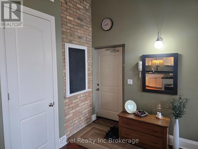 81 Broadway St in Woodstock, ON - Building Photo - Building Photo