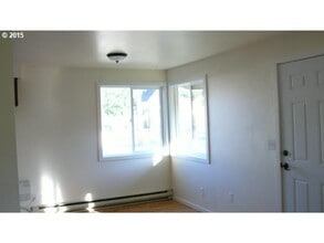 809 S Center St in Newberg, OR - Building Photo - Building Photo