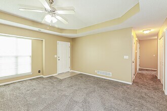 735 Carlisle Dr in Raymore, MO - Building Photo - Building Photo