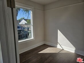 259 E 84th Pl in Los Angeles, CA - Building Photo - Building Photo