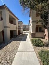 10237 King Henry Ave in Las Vegas, NV - Building Photo - Building Photo