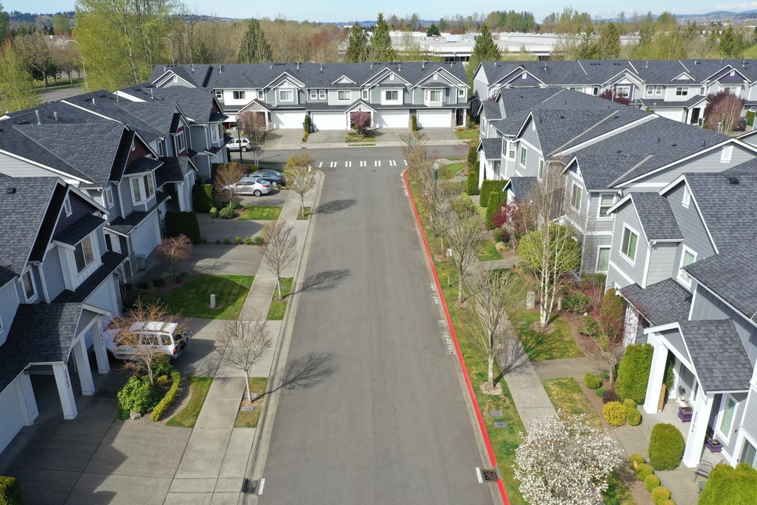 Watertree Place Townhomes in Kent, WA - Building Photo