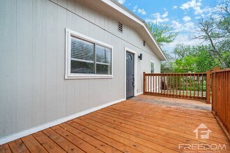 1824 Katy St in New Braunfels, TX - Building Photo - Building Photo