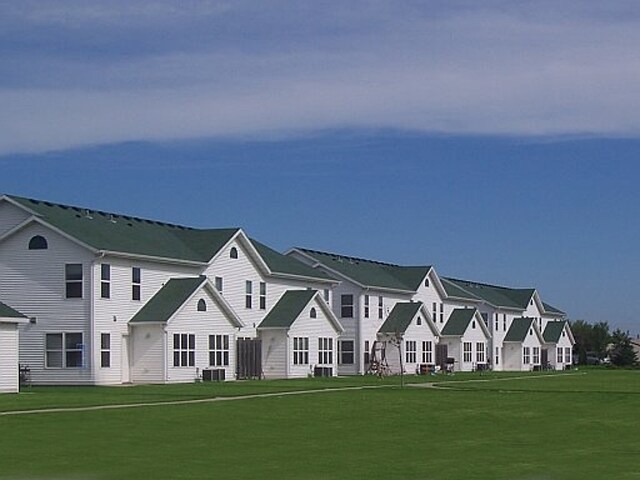Courtyard Townhomes in Moorhead, MN - Building Photo