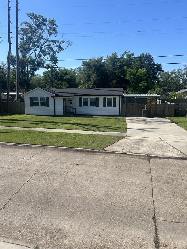 1610 14th St in Lake Charles, LA - Building Photo - Building Photo