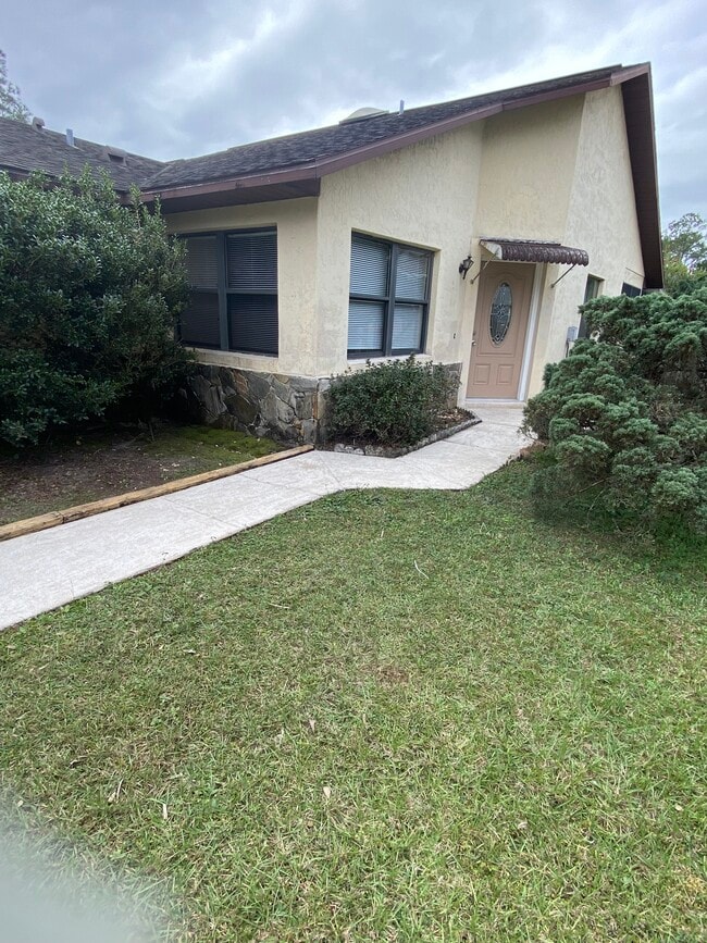 4 Prosperity Ln in Palm Coast, FL - Foto de edificio - Building Photo
