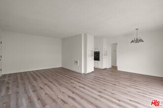10653 Holman Ave in Los Angeles, CA - Building Photo - Building Photo