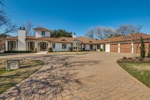 3135 Brookhollow Dr in Farmers Branch, TX - Building Photo