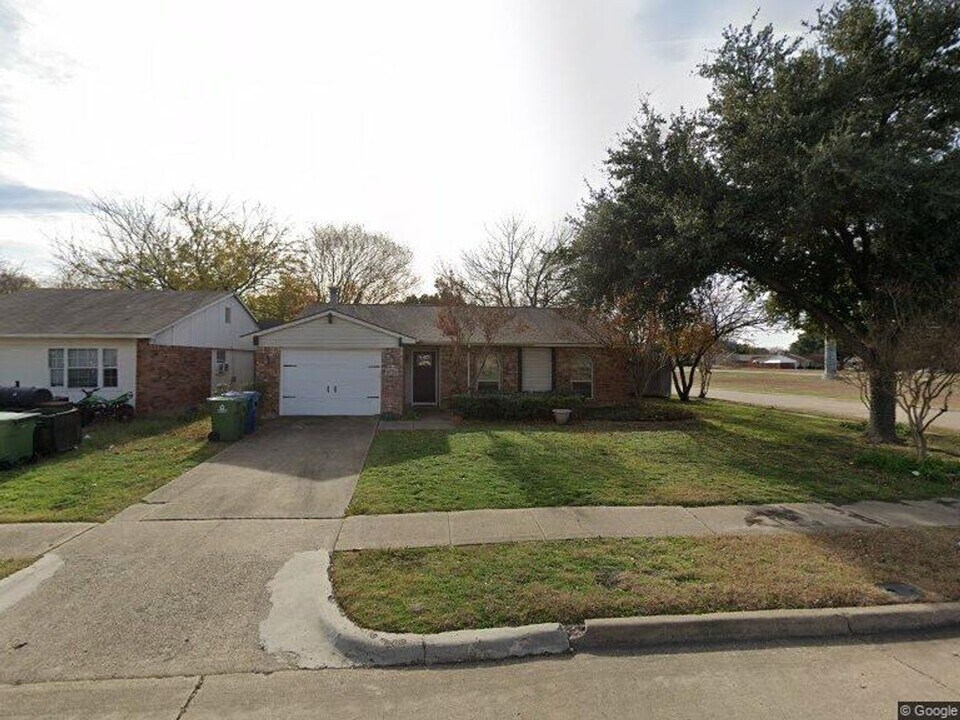 5201 Marks Cir in The Colony, TX - Building Photo