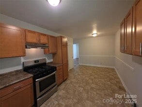 3721 Driftwood Dr in Charlotte, NC - Foto de edificio - Building Photo