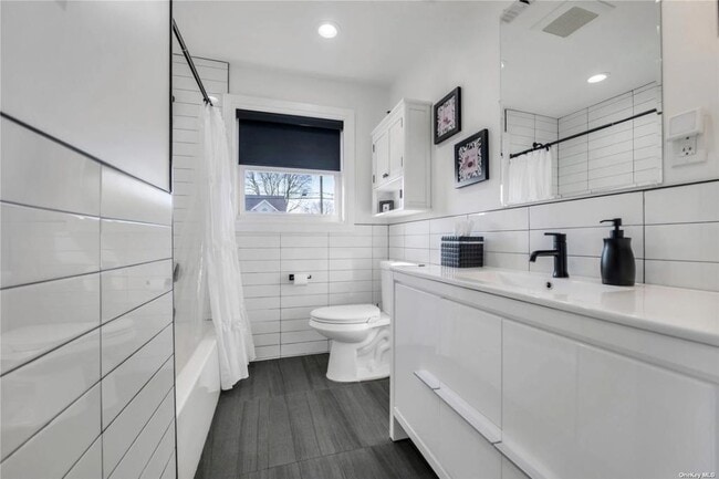 369 Harrison Ave in Massapequa, NY - Building Photo - Building Photo