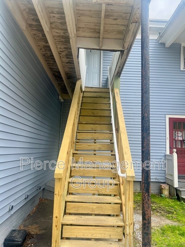 120 Wakefield St in Rochester, NH - Building Photo - Building Photo