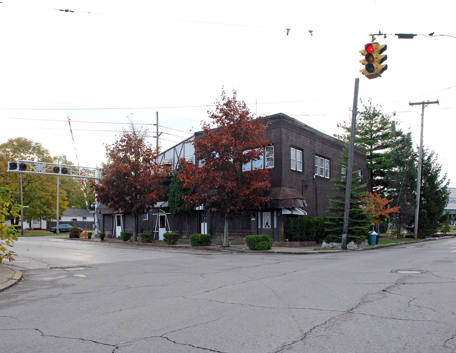 93 E Lucius Ave in Youngstown, OH - Building Photo