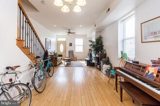 2460 Emerald St in Philadelphia, PA - Building Photo - Building Photo
