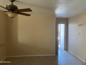 10429 Birthstone Dr in El Paso, TX - Foto de edificio - Building Photo