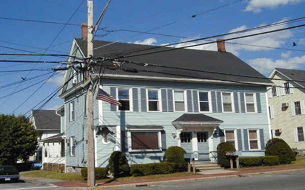 98-100 N Main St in North Andover, MA - Building Photo