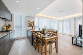 1408 Robson St in Vancouver, BC - Building Photo - Building Photo