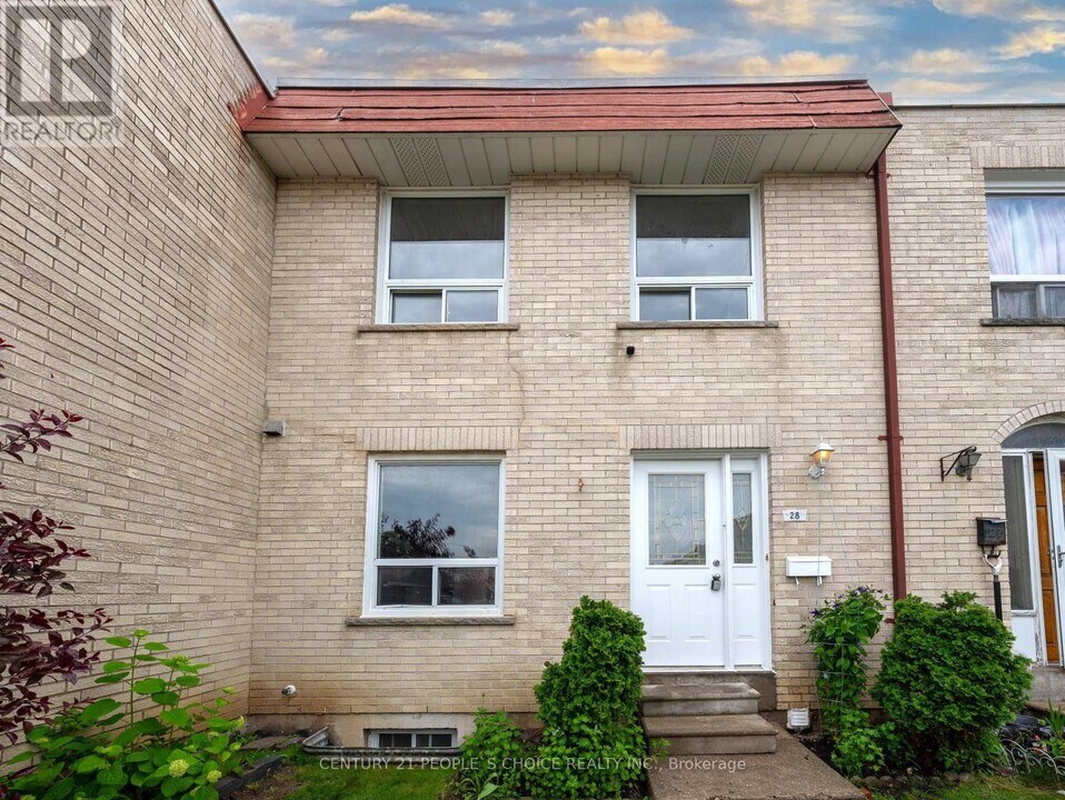 7440 Goreway Dr in Mississauga, ON - Building Photo