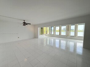 9200 W Bay Harbor Dr in Bay Harbor Islands, FL - Building Photo - Building Photo