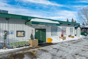 Maple Oak Ridge in Edmonton, AB - Building Photo