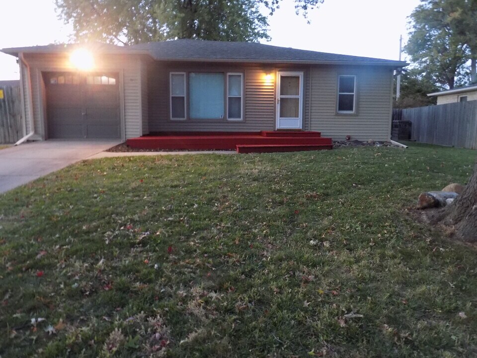 5800 Gillan Rd in Lincoln, NE - Building Photo