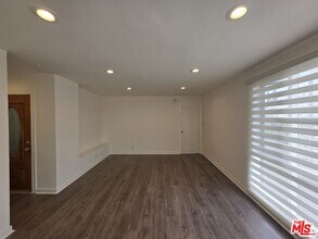 1635 S Beverly Glen Blvd in Los Angeles, CA - Foto de edificio - Building Photo