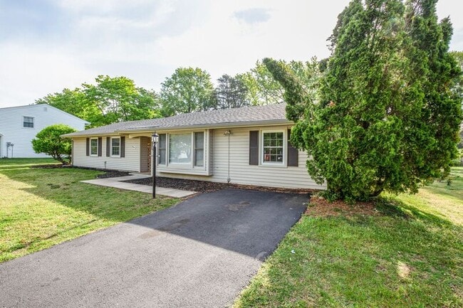 825 Barkley Dr in Fredericksburg, VA - Building Photo - Building Photo
