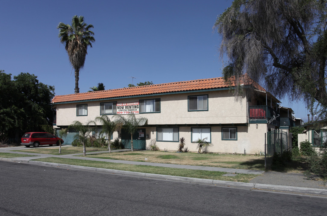 Mayflower Terrace in Hemet, CA - Building Photo