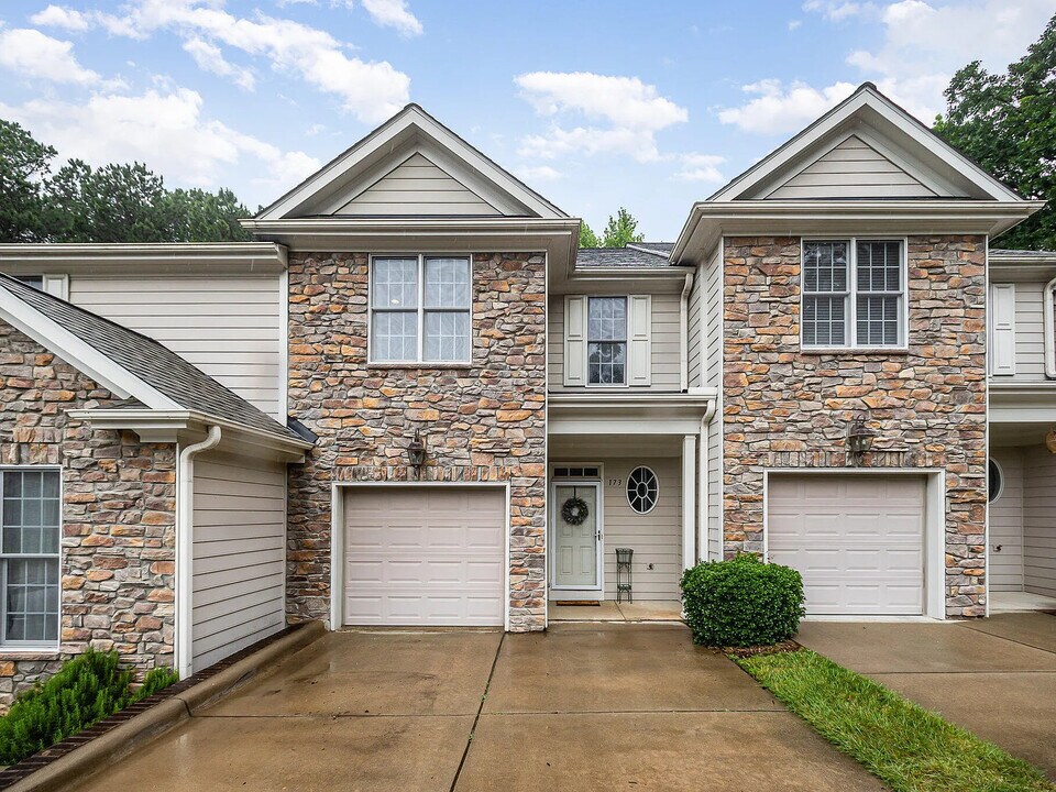 2822 Pickett Rd in Durham, NC - Foto de edificio