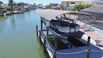 11 Palmview Blvd in Fort Myers Beach, FL - Building Photo - Building Photo