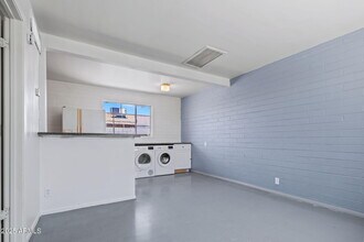 1102 S Stratton Ln in Tempe, AZ - Building Photo - Building Photo