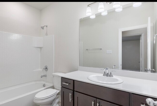 428 Edward Rd in Pilot Point, TX - Building Photo - Building Photo