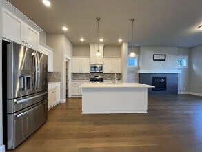 7002 SE Genrosa St in Hillsboro, OR - Building Photo - Building Photo