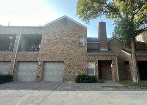 8103 N New Braunfels Ave #5, Unit Oak Park Condominiums #5 in San Antonio, TX - Building Photo