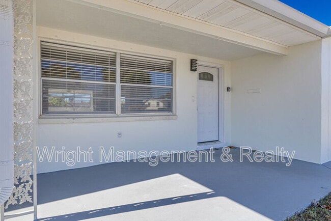 3233 Finch Dr in Holiday, FL - Foto de edificio - Building Photo